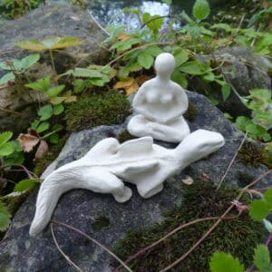 Erdhüterin mit Drache A